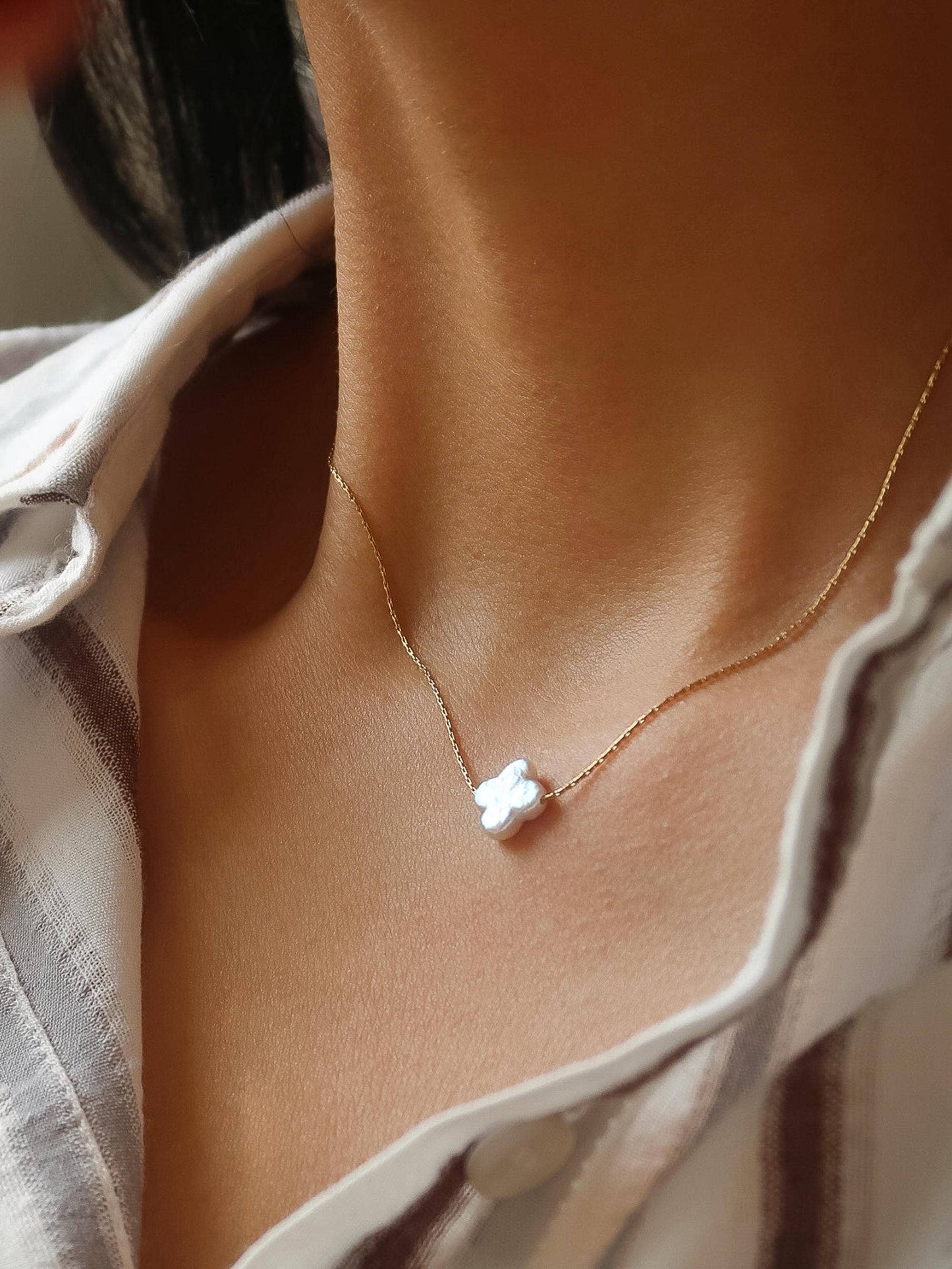 Freshwater Pearl Clover Necklace: Yellow Gold