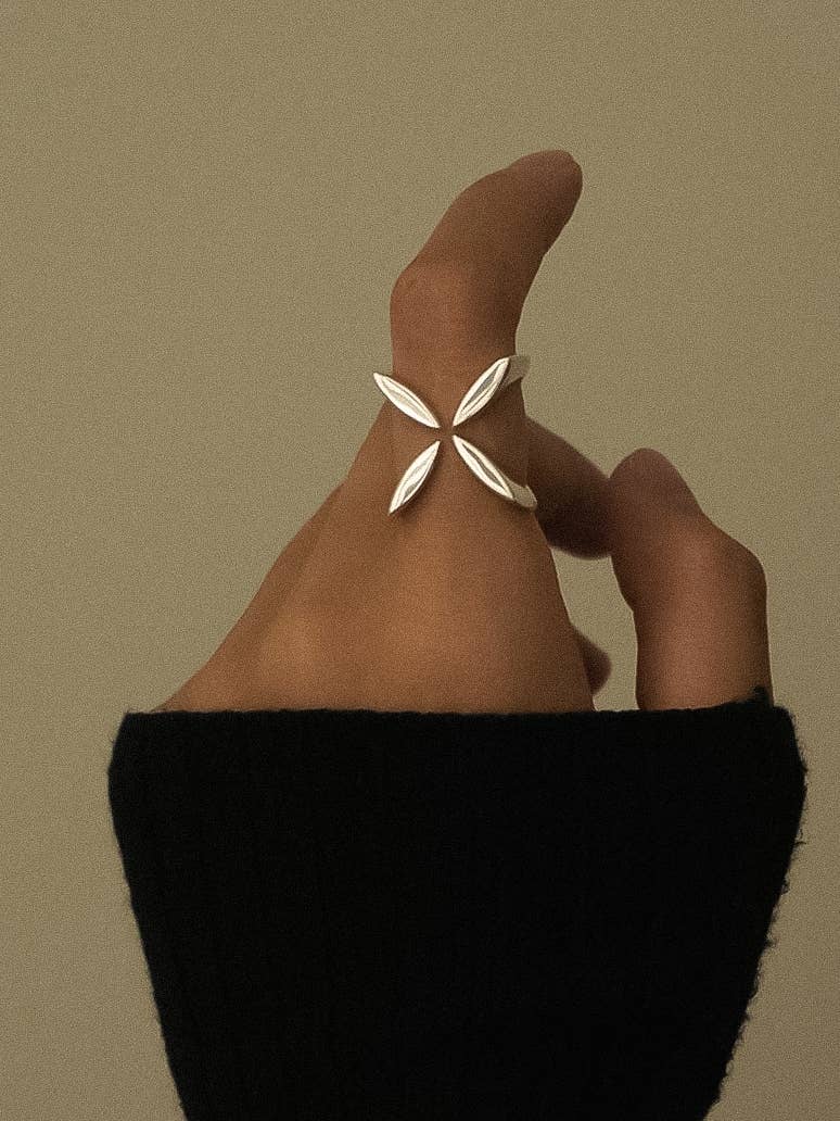 Peliah 18K Gold Non-Tarnish x Cross Ring: Silver