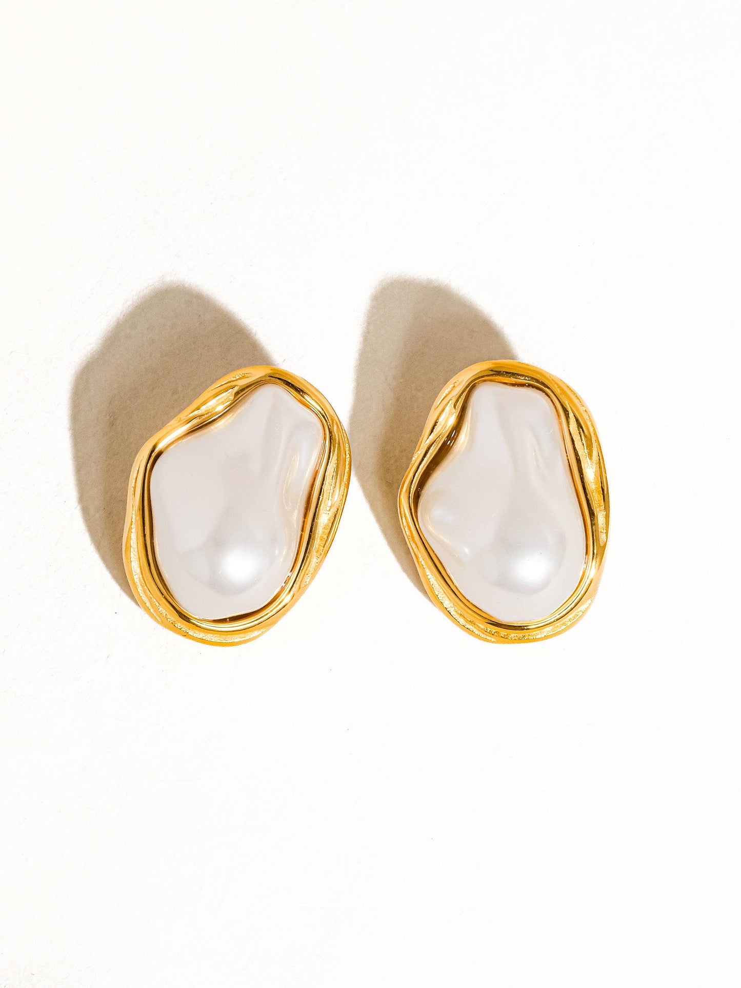 Yasmin Classic Pearl Round Earring