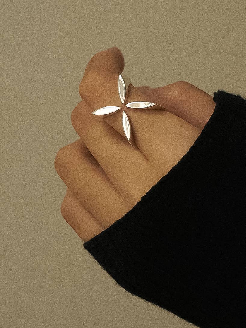 Peliah 18K Gold Non-Tarnish x Cross Ring: Silver
