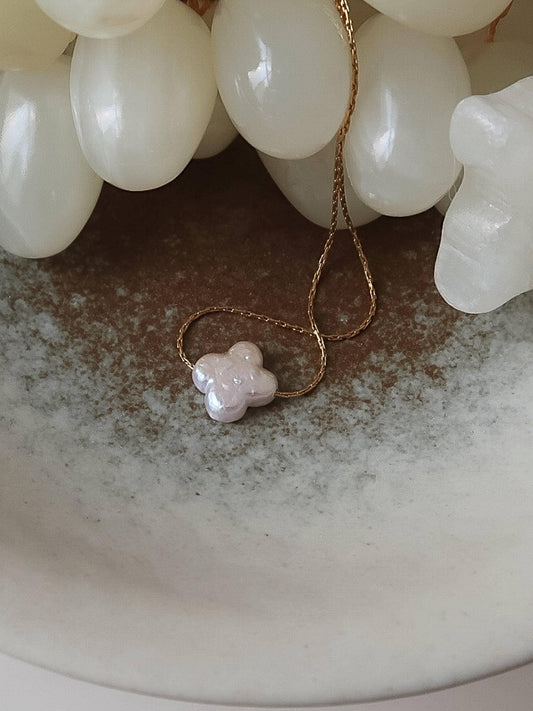 Freshwater Pearl Clover Necklace: Yellow Gold