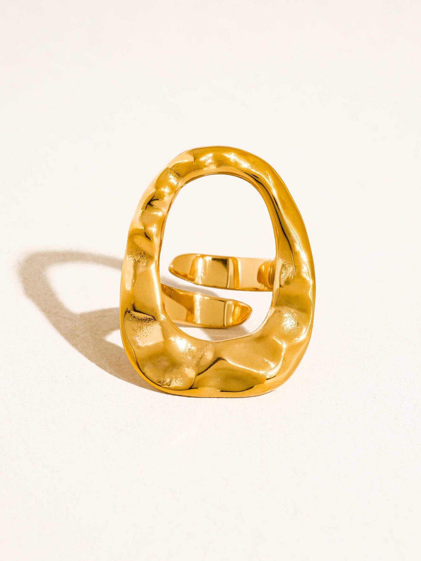 Statement Rings: Aurithra-Oval